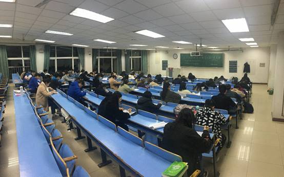 图片包含 室内, 天花板, 建筑物, 地板已生成极高可信度的说明 图片包含 室内, 天花板, 建筑物, 地板已生成极高可信度的说明